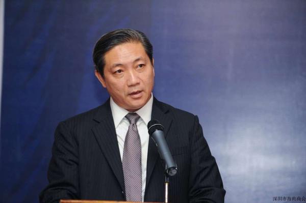 符雄先生当选海南商会第一届会长
